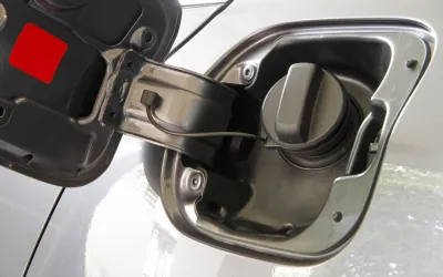 Ile paliwa powinno się trzymać w baku, aby chronić pompę paliwową