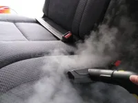 Curățarea tapițeriei auto cu aburi: ghid complet și costuri