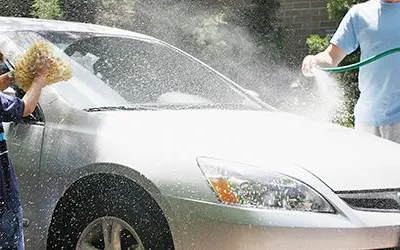 Cum să speli corect mașina: ghid complet pentru întreținerea exteriorului