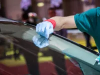 Come riparare le crepe nel parabrezza?