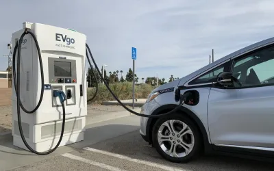 Încărcarea rapidă deteriorează bateriile mașinilor electrice după doar 25 de cicluri