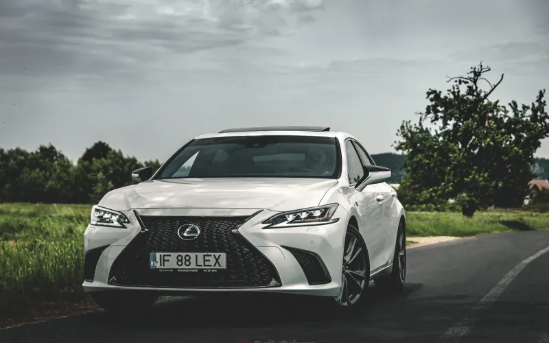 lexus-es-300h-f-sport