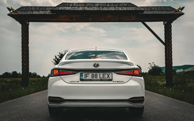 lexus-es-300h-f-sport