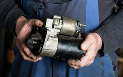 Engine makes a clicking noise but won't start: causes and solutions