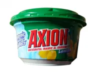 Pouvez-vous laver la voiture avec du liquide vaisselle ?