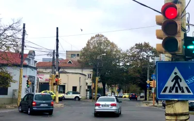 Verde intermitent la semafor: când ești obligat să eliberezi banda 1