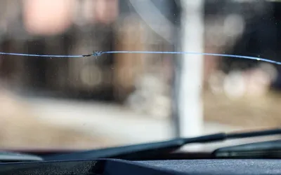 Todelliset riskit säröillä olevalla tuulilasilla ajamisessa ja vaihtamisen tärkeys