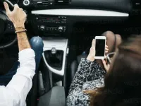 Ghidul complet pentru calatorii lungi cu masina: Trucuri si activitati impotriva plictisealii