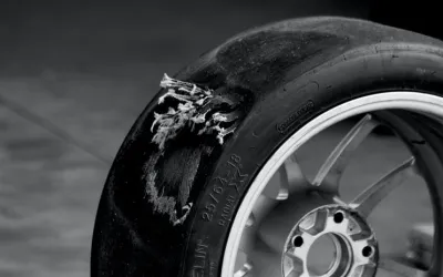 De ce să nu rotești volanul când mașina stă pe loc - efectele asupra anvelopelor și sistemului de direcție