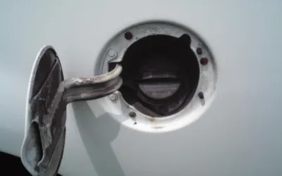 Yakıt kapağı olmadan sürüşün sonuçları: sorunlar ve çözümler