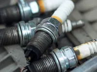 How defective spark plugs affect engine performance: 3 main issues