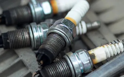 How defective spark plugs affect engine performance: 3 main issues