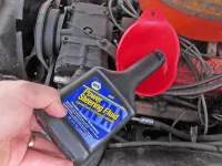 Cuándo cambiar el líquido de dirección asistida: intervalos y señales