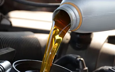 Six clear signs your car's engine urgently needs an oil change