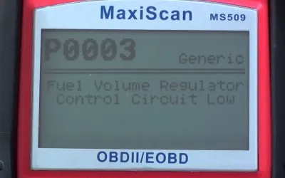 Codul de eroare P0003: circuit de control regulator combustibil cu tensiune scăzută