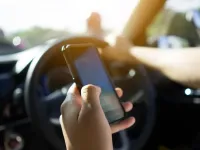Conducerea auto în timp ce ești distras este mult mai periculoasă decât cred oamenii, potrivit unor cercetări recente.