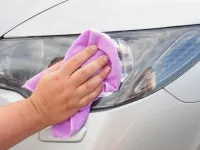 Jak wyczyścić matowe reflektory w domu: 3 skuteczne i przystępne metody