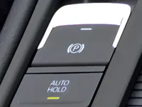 Ce este funcția Auto Hold și cum funcționează la mașina ta