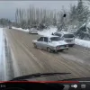VIDEO. Cum a impresionat o Dacia 1310 mașinile moderne. Șoferul vehiculului urcă fără dificultate o pantă acoperită de zăpadă și își continuă călătoria neîntrerupt