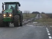 Recent, Codul Rutier a fost actualizat: acum este posibilă conducerea tractoarelor folosind permise emise pentru diferite categorii de vehicule. Acest proiect a fost aprobat de Senat.