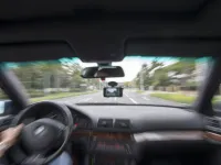 Din 2050, va fi interzis pentru șoferi să conducă singuri în mașină și să depășească limita de 6500 km pe an.