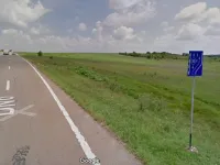 Daca mergi incet te dai pe dreapta sau ramai pe banda 2 in acest caz?