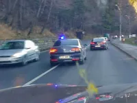 Girofar albastru in functiune: esti obligat sau NU sa te dai la o parte?