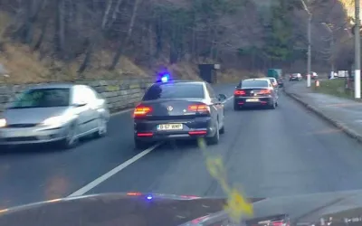 Girofar albastru in functiune: esti obligat sau NU sa te dai la o parte?
