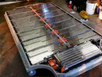 Aceasta este o baterie Tesla. Viitorul NU suna bine!