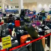 Mare grija. Teapa pe FB. Aeroportul Internațional Henri Coandă București vinde bagaje pierdute la 9,93 lei!