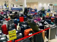 Mare grija. Teapa pe FB. Aeroportul Internațional Henri Coandă București vinde bagaje pierdute la 9,93 lei!