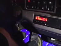 VIDEO - O nouă modalitate de fraudare a tahografului descoperită. Un șofer român care conducea un camion a primit o amendă de 4.000 de euro.