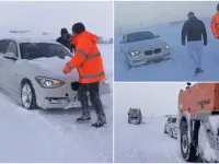 VIDEO. Sofer cu BMW blocat pe TransAlpina. Certat de drumari: „Ne-am pus viața în pericol să te scoatem de aici”