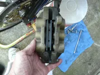 Czy jazda z zablokowanym zaciskiem hamulcowym jest niebezpieczna?