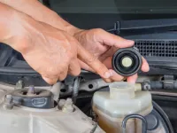 Brake caliper: role, failure symptoms, and replacement costs