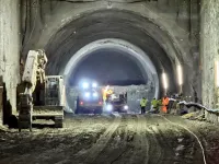 Imagini uimitoare cu primul tunel de pe o autostrada din Romania. Se lucreaza 24 din 24.